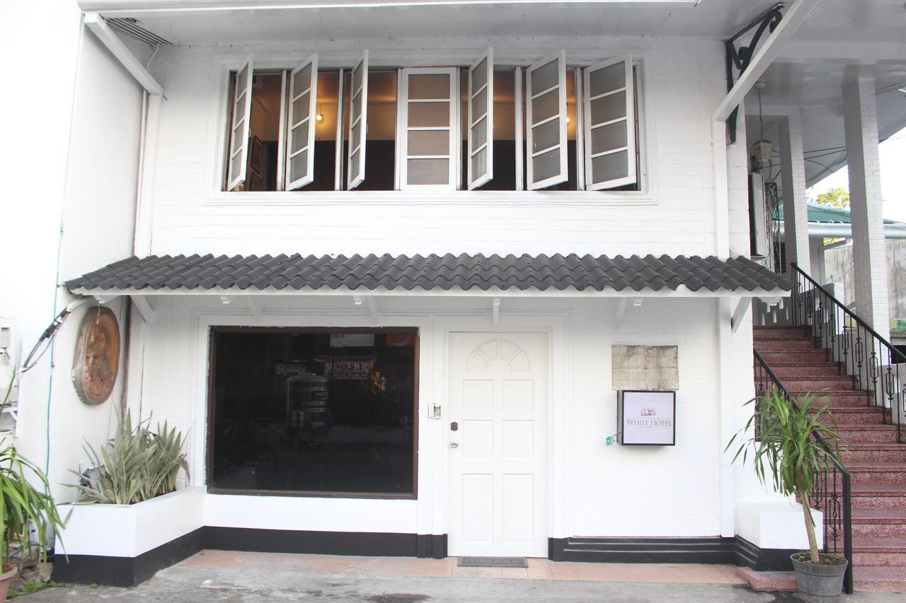 The White Bed And Breakfast Bacolod Exterior photo