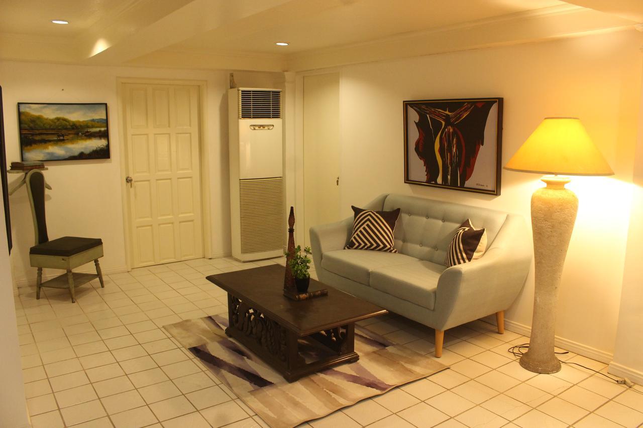 The White Bed And Breakfast Bacolod Exterior photo